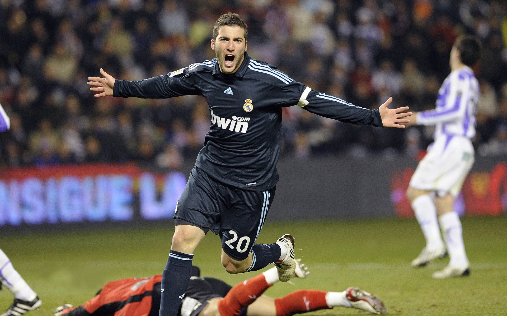 场上多次组织高质量配合前场冲击力明显加强创造多次破门良机