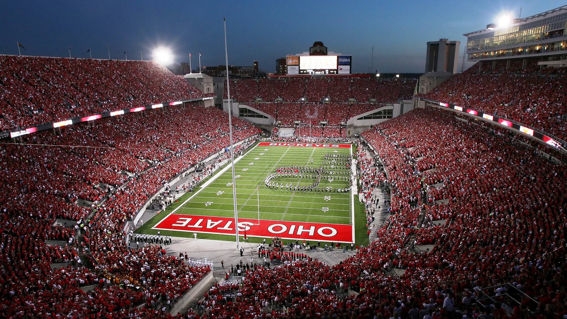 詹姆斯·奥康纳在场上展现出强大的决策能力，詹姆斯奥兰多